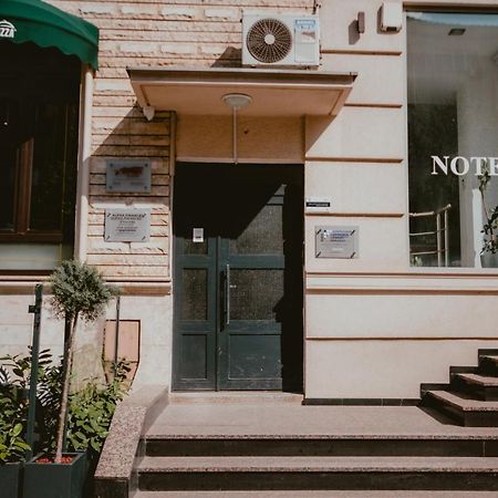 Bloom Suites Приштина Экстерьер фото