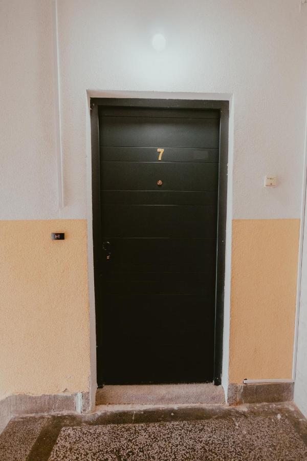 Bloom Suites Приштина Экстерьер фото